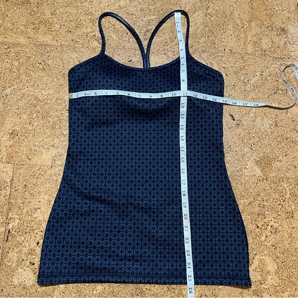 Lululemon Tri Geo Inkwell Black Power Y Luon Racerback Top Sz 6 - Picture 14 of 15